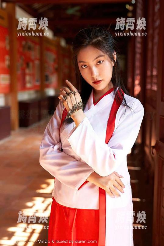 蜜桃社-小草莓Berry 蜜桃社 - 新鲜出炉的资源:小草莓Berry兔女郎,遇见她的清新与狂野