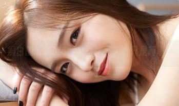 蜜桃社 – 黑白的萌美Moemi写真，未必只是简单的黑与白！