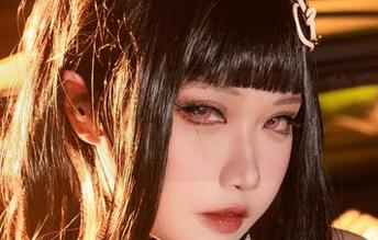 办公室新动态：贞子蜜桃原图，妆容和幽默兼具的职场女子