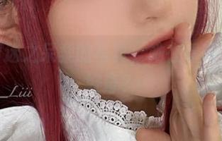 来看看迷之呆梨的写真，她在看哪里让人好奇？