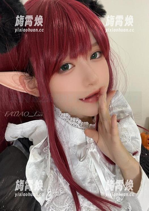 迷之呆梨 来看看迷之呆梨的写真,她在看哪里让人好奇?
